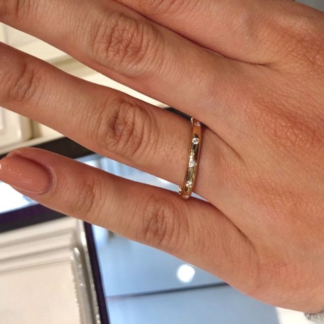 【俄(にわか)の口コミ】 ミル打ちの装飾が上品ですし、全体的にシンプルなシルエットで色々なファ…