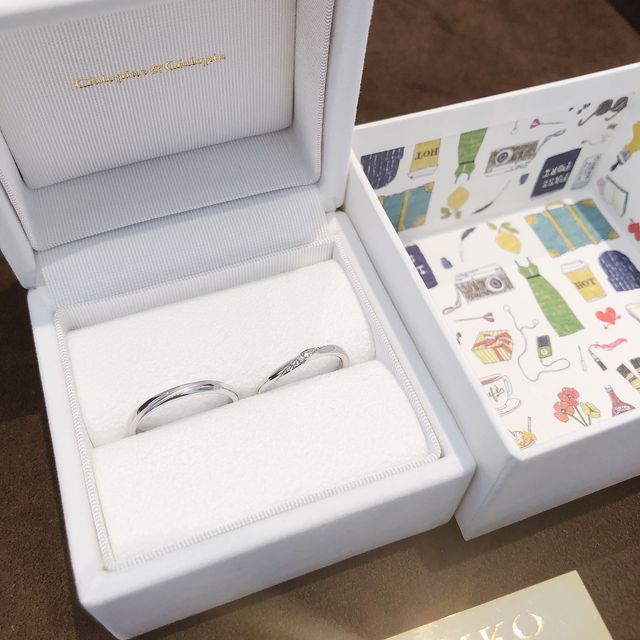 【Galopine & Galopin(ガロピーネガロパン)の口コミ】 女性デザインは、ダイヤが斜めに入っています。
男性デザインは、わたしの…