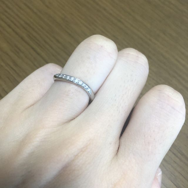 【ラザール ダイヤモンド(LAZARE DIAMOND)の口コミ】 ダイヤがぎっしりと詰まっており、輝きが綺麗なところに一目惚れしました…