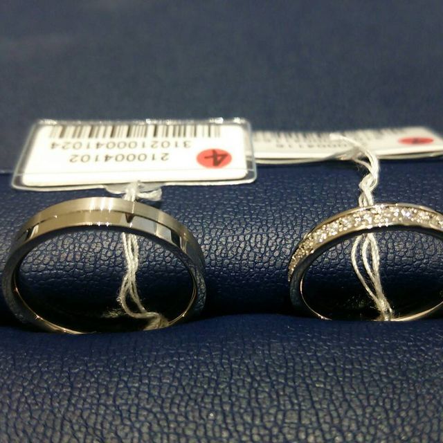 【銀座ダイヤモンドシライシの口コミ】 店員さんの対応がよく、気持ちよく選べました。
またシンプルだけど華やか…