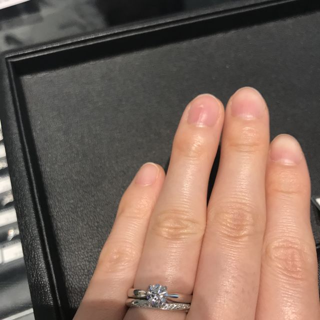 【エクセルコダイヤモンド(EXELCO DIAMOND)の口コミ】 シンプルなデザインで気に入りました。高さがあるので、よりダイヤモンド…