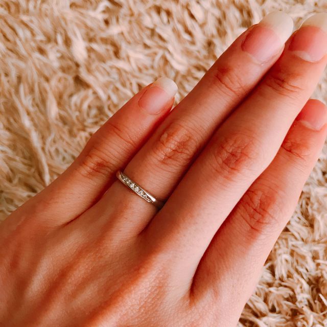 【銀座ダイヤモンドシライシの口コミ】 私は派手なデザインではなくシンプルなデザインが良かったのでダイヤ無し…