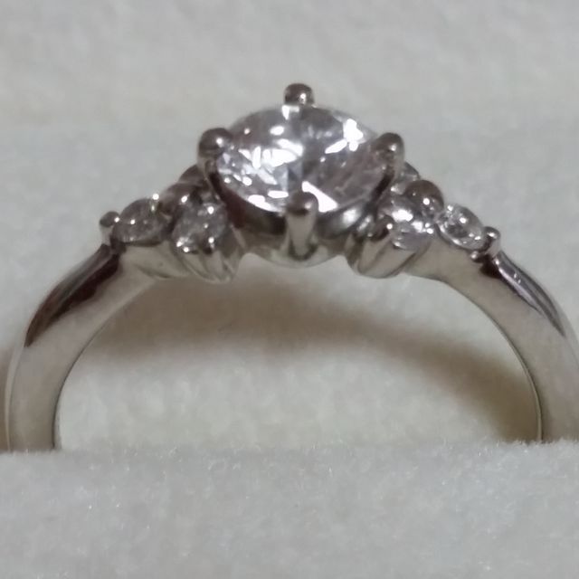 【アンジェリックフォセッテ(Angelique Fossette)の口コミ】 購入後も来店すれば、指輪をきれいに磨いてくれるサービスがあること。ダ…