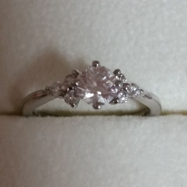 【アンジェリックフォセッテ(Angelique Fossette)の口コミ】 購入後も来店すれば、指輪をきれいに磨いてくれるサービスがあること。ダ…