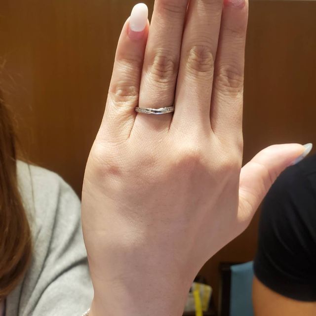 【銀座ダイヤモンドシライシの口コミ】 元々がシンプルなものを求めていて、かつ年をとってもずっとつけていられ…