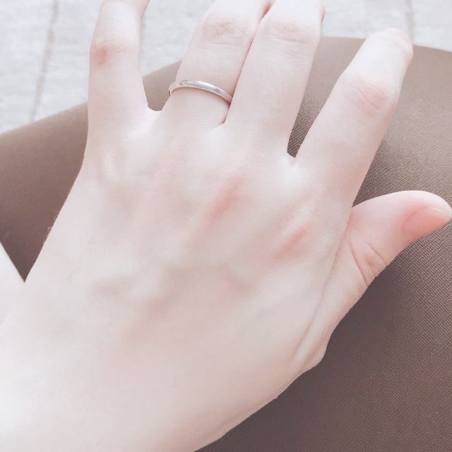 【4℃ BRIDAL(ヨンドシーブライダル)の口コミ】 結婚指輪は常に身につけるものなので、石が何個もついている華美なもので…
