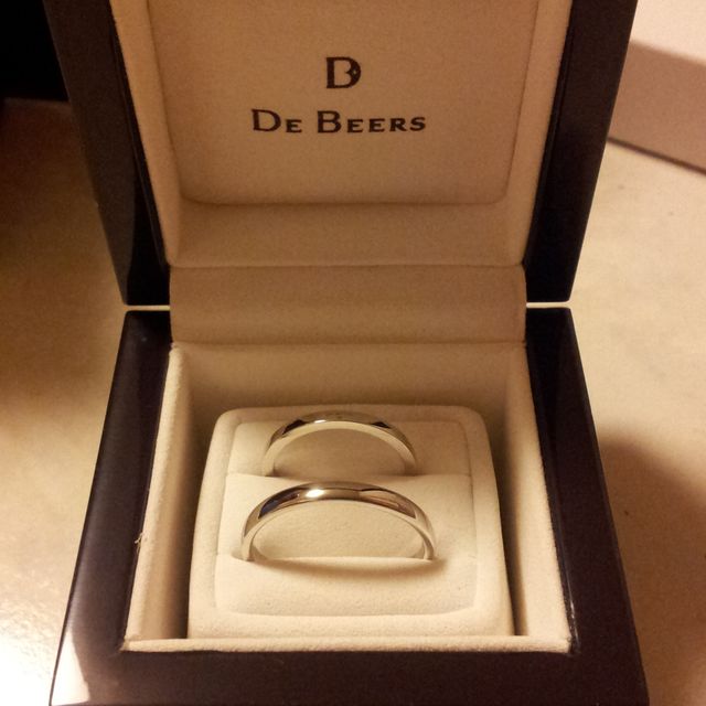 【デビアス(DE BEERS)の口コミ】 他のジュエリーブランドでいろいろ見ていたが、シンプルなデザインでプラ…