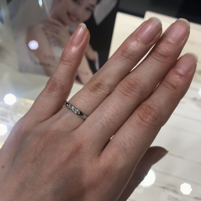 【ROYAL ASSCHER(ロイヤル・アッシャー)の口コミ】 指が太いのが悩みであることを相談したところ、ラインが真っ直ぐではなく…