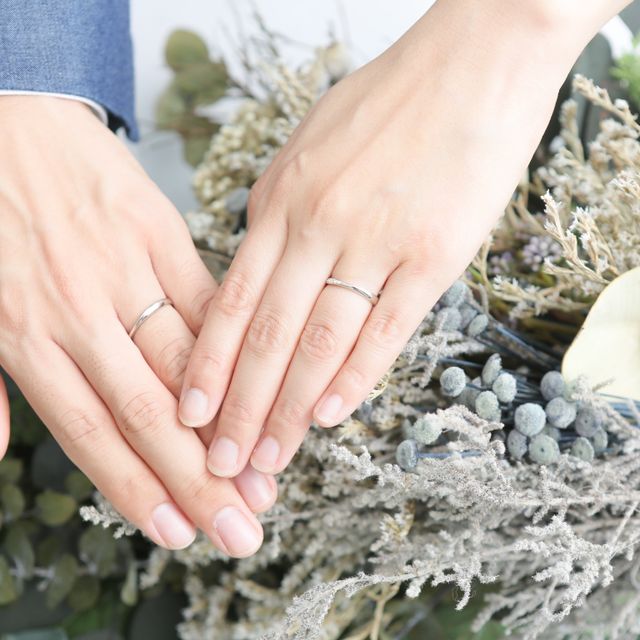 【銀座ダイヤモンドシライシの口コミ】 はめたときにかわいいとおもいました。女性はダイヤモンドがついてるので…