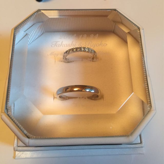 【4℃ BRIDAL(ヨンドシーブライダル)の口コミ】 当初は、ハイブランドと迷いましたが、4℃なら同じ金額で質もいいし、デザ…