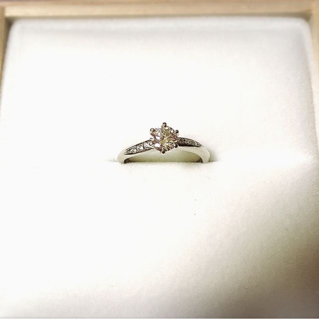 【宝寿堂(ほうじゅどう)の口コミ】 お店にいくつもあるデザインの中から選びました。
元々はストレートの一粒…