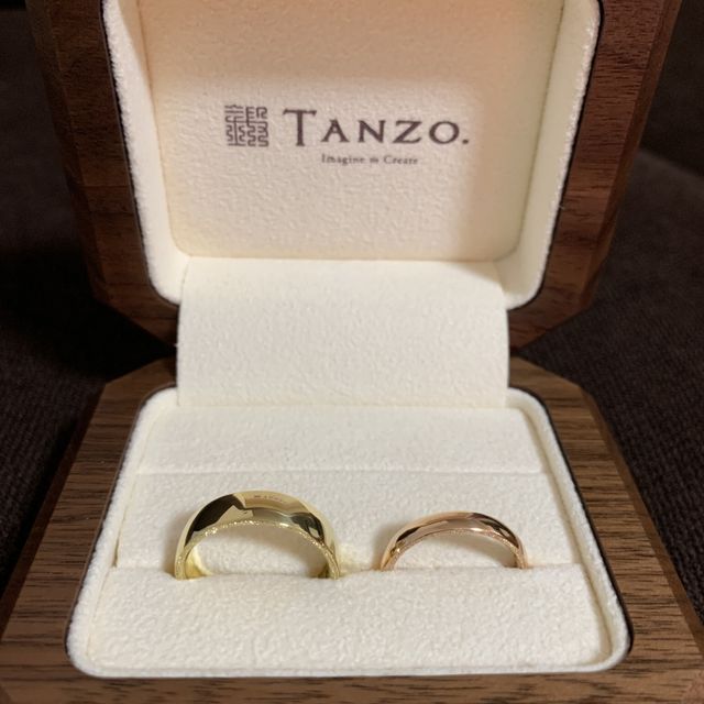 【TANZO.(鍛造指輪)の口コミ】 指輪の色と太さにこだわりました。
側面にはスターダストというデザインを…