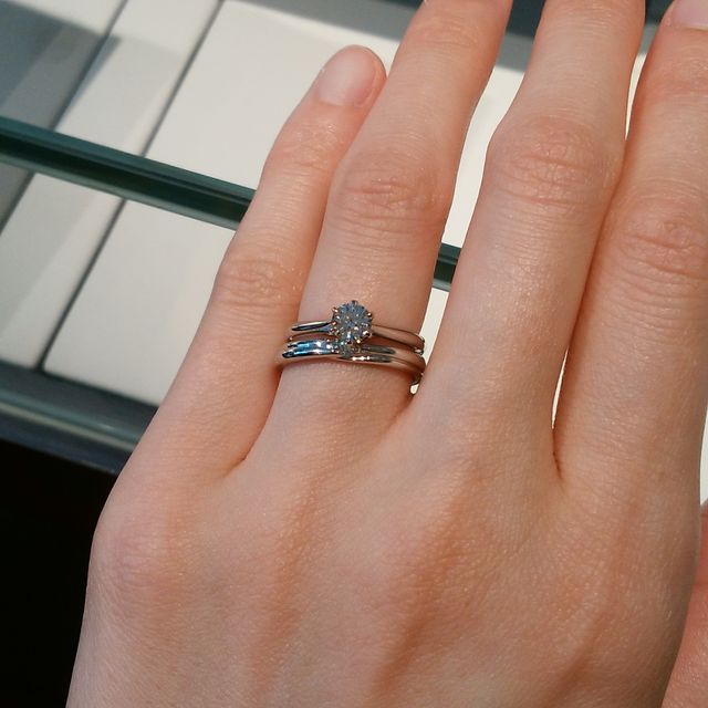 【銀座ダイヤモンドシライシの口コミ】 婚約指輪と同じく、童話の結びに使われる｢そして2人はいつまでも幸せに暮…