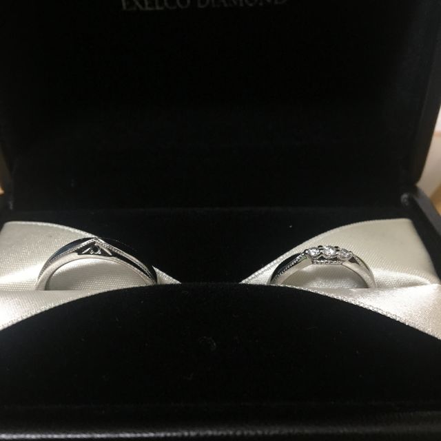 【エクセルコダイヤモンド(EXELCO DIAMOND)の口コミ】 上からみたデザインだけでなく、つけている時に横から見たデザインが可愛…