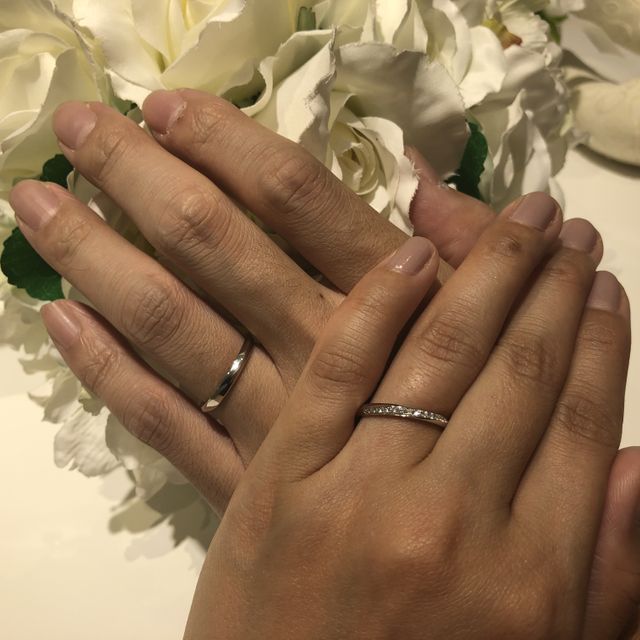 【4℃ BRIDAL(ヨンドシーブライダル)の口コミ】 手が小さいのでやや細身でスタイリッシュなデザインが気に入りました！ふ…