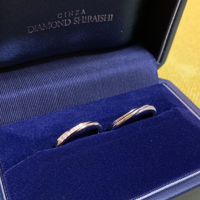 【銀座ダイヤモンドシライシの口コミ】 シンプルで飽きずに長くつけられるデザインが素敵だと思いました。私も夫…