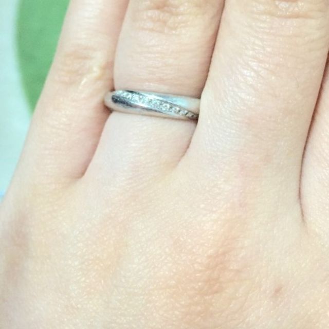 【Ponte Vecchio(ポンテヴェキオ)の口コミ】 旦那さんと色違いで購入しました。旦那さんの方はダイヤが黒なのです。と…