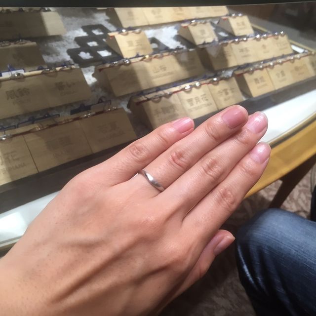 【YUKIZAKI BRIDAL(ユキザキブライダル)の口コミ】 フィット感の良い内甲丸リングで探していました。キラキラ輝くリングより…