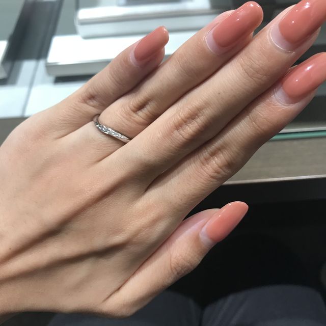 【アイプリモ(I-PRIMO)の口コミ】 ダイヤモンドがたくさん付いていてゴージャスでした。
結婚指輪にもダイヤ…