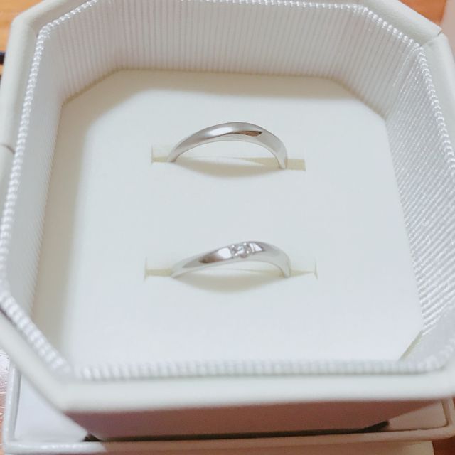 【4℃ BRIDAL(ヨンドシーブライダル)の口コミ】 種類が多かったので、悩みましたがデザインが可愛かったので選びました。…