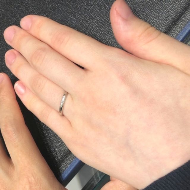 【銀座ダイヤモンドシライシの口コミ】 リングのフォルムはシンプルですがメレダイヤの配置が変わっておりオシャ…