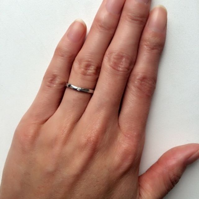 【カルティエ(Cartier)の口コミ】 シンプルながらもゆるいカーブが女性らしく感じとても気に入りました。
ダ…