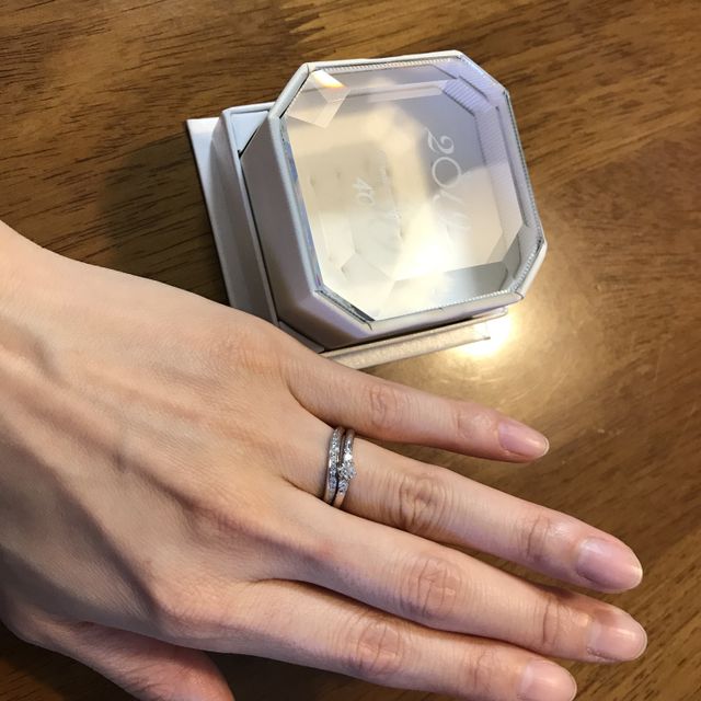 【4℃ BRIDAL(ヨンドシーブライダル)の口コミ】 デザインが好きだった！
滑らかなカーブに一目惚れしました！
結婚指輪は…