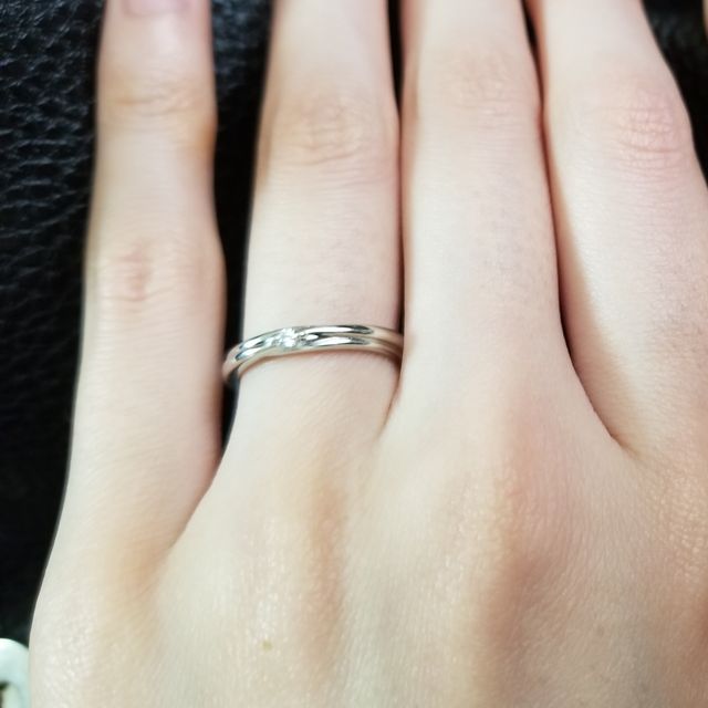 【銀座ダイヤモンドシライシの口コミ】 結婚指輪なのでいつまでも付けられるようなシンプルな物にしました。ダイ…