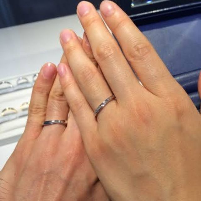 【銀座ダイヤモンドシライシの口コミ】 妻の指輪のダイアモンドや形のデザインが気に入り、また、価格もそこまで…