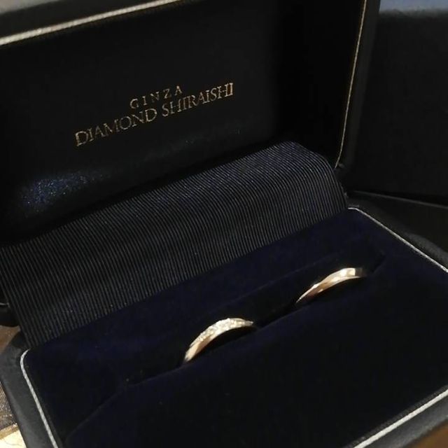 【銀座ダイヤモンドシライシの口コミ】 新郎新婦ともに指輪をする習慣がなかったため、指輪の幅が細くて装着時の…