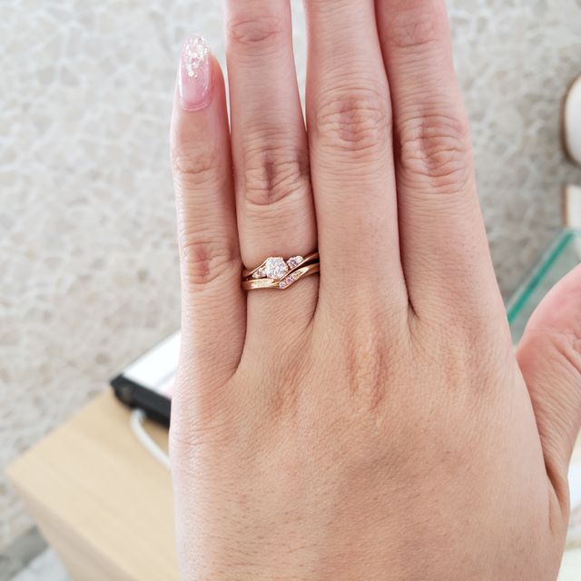 【Ginza Rim(銀座リム)の口コミ】 K18PGで婚約指輪に合いそうなものをネットで色々探していたところ、銀座リ…