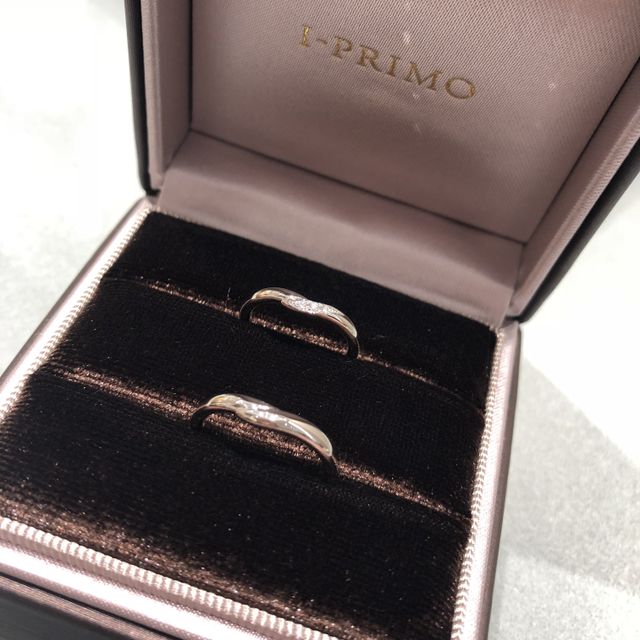 【アイプリモ(I-PRIMO)の口コミ】 婚約指輪(他ブランド)と合わせてつけられるものを探していました。まずは…