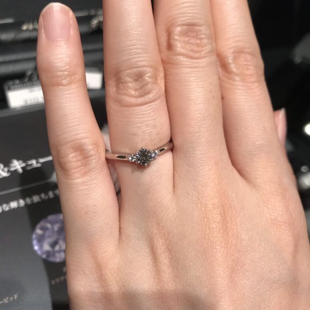 【エクセルコダイヤモンド(EXELCO DIAMOND)の口コミ】 一粒ダイヤではなく、メレダイヤが付いているのを探していました。4軒ほど…