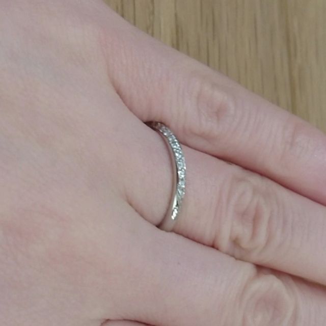 【Galopine & Galopin(ガロピーネガロパン)の口コミ】 幅が細く全体的に華奢で上品な感じが気に入りました。つけ心地が非常に良…