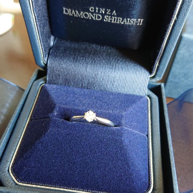 【銀座ダイヤモンドシライシの口コミ】 サイズが不安だったので後であわせられるよう、プロポーズリングを選べる…