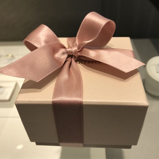 【アイプリモ(I-PRIMO)の口コミ】 他店で購入した婚約指輪と重ねづけしても、良く合うシンプルなデザインで…