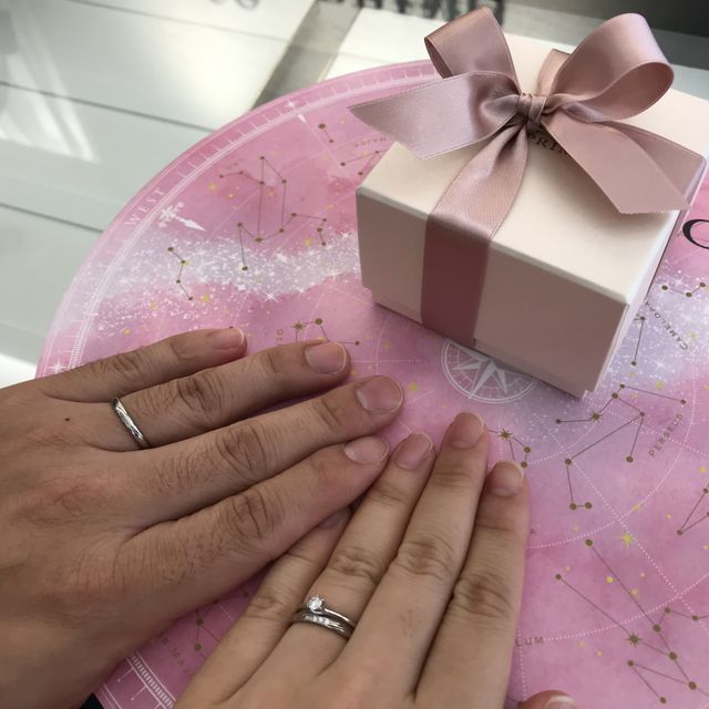 【アイプリモ(I-PRIMO)の口コミ】 他店で購入した婚約指輪と重ねづけしても、良く合うシンプルなデザインで…