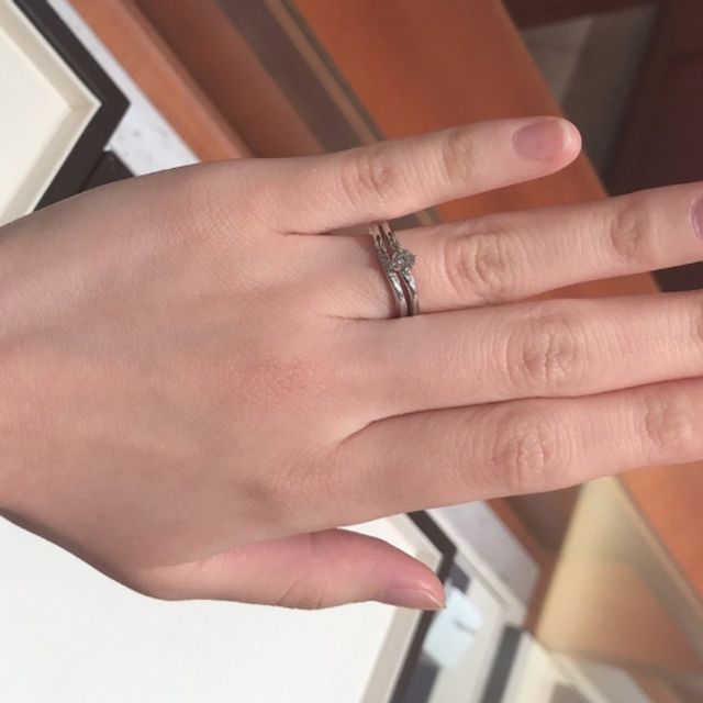 【俄(にわか)の口コミ】 朝の風景をイメージしたセットリングであり、シンプルで上品なデザインが…