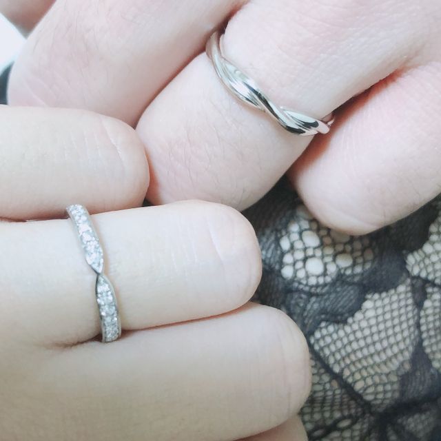 【ラザール ダイヤモンド(LAZARE DIAMOND)の口コミ】 最初からデザインはハーフエタニティに決めていました。その中でも真ん中…