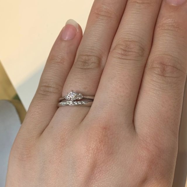 【ROYAL ASSCHER(ロイヤル・アッシャー)の口コミ】 結婚指輪、婚約指輪共にダイヤモンドの輝きが上品な部分が特に気に入りま…