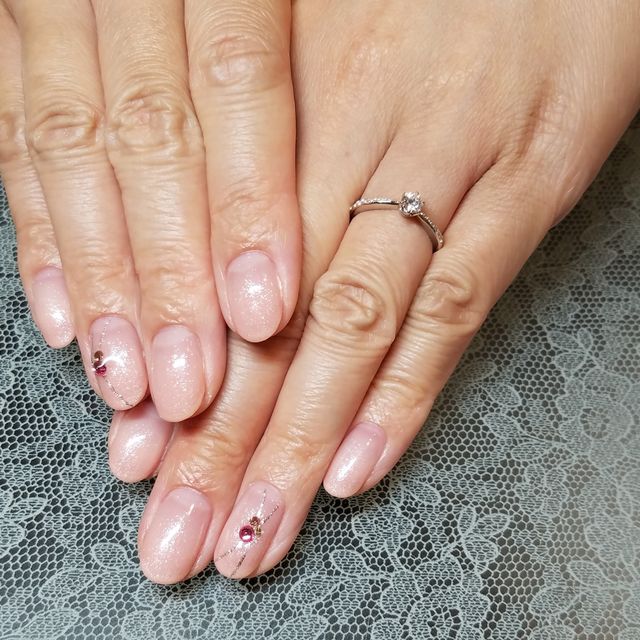 【4℃ BRIDAL(ヨンドシーブライダル)の口コミ】 一目惚れです。
4℃が大好きで、
彼にオネダリしてプレゼントはいつも4℃で…