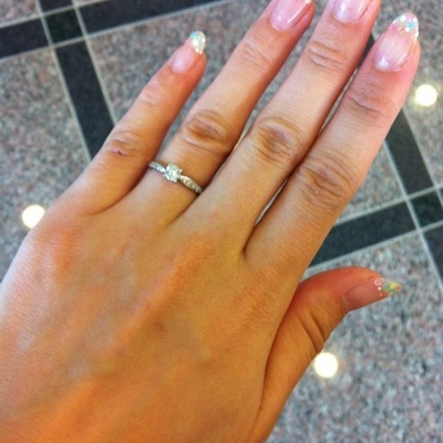 【ティファニー(Tiffany & Co.)の口コミ】 刻印も小さくですが入れられたのが満足でした。
そして真ん中にあるダイヤ…