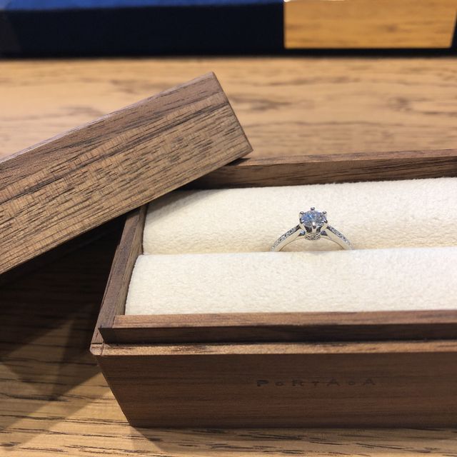 【PORTADA(ポルターダ)の口コミ】 エタニティリングがいいなと思い探していました。探しているうちに爪留め…