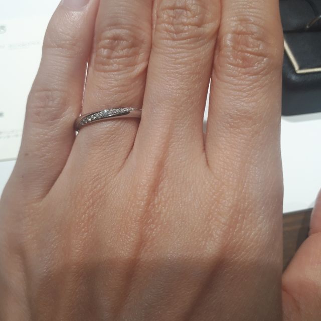 【ラザール ダイヤモンド(LAZARE DIAMOND)の口コミ】 結婚指輪でもダイヤにこだわりたいと思い、来店し試着しました。まず、指…
