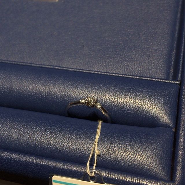 【銀座ダイヤモンドシライシの口コミ】 リングの枠のデザインと中心のダイヤモンドをそれぞれ選ぶ購入方法なので…