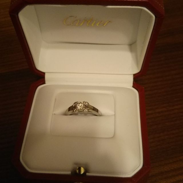 【カルティエ(Cartier)の口コミ】 昔からずっと婚約指輪はカルティエが良いと憧れていました。
金額が金額な…