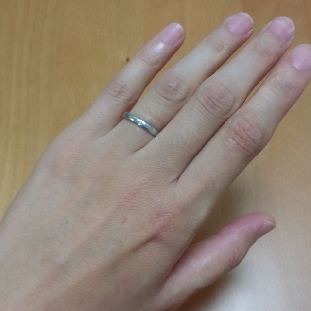 【俄(にわか)の口コミ】 最初は違うシリーズと迷っていたのですが、指輪の太さやダイヤを入れる、…