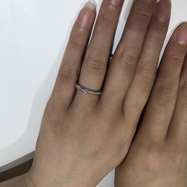 【ラザール ダイヤモンド(LAZARE DIAMOND)の口コミ】 指輪に入っているダイヤモンドが非常に綺麗で、キラキラと光っていました…