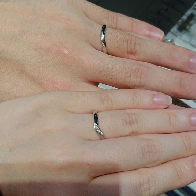 【銀座ダイヤモンドシライシの口コミ】 初めはどんな指輪の形が良いか分からず、スタッフさんと相談させて頂き、…