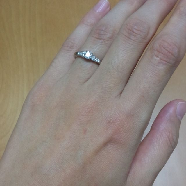 【俄(にわか)の口コミ】 メレダイヤがついたものが欲しかったのですが、お店で一目見た時にこれだ…